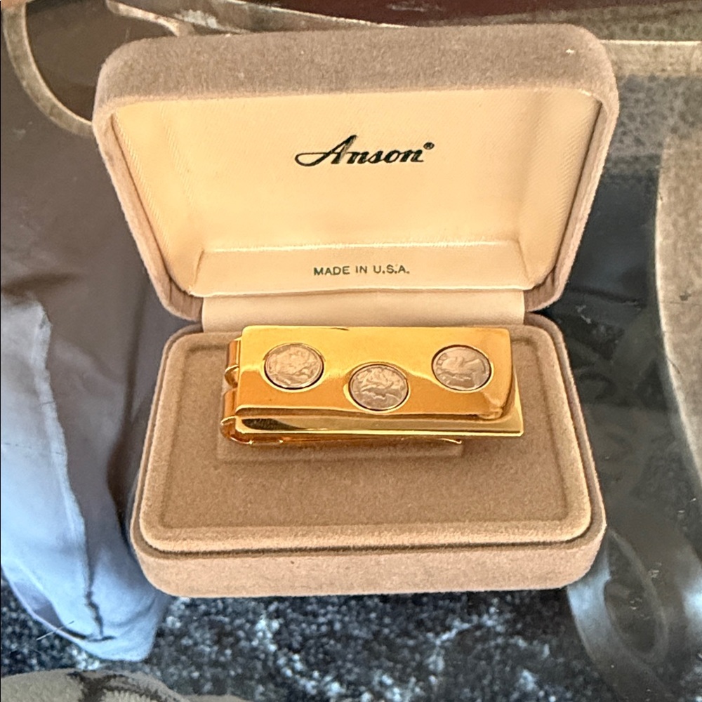 NEW!! Vintage Men’s Anson Gold Plated Coin Accent Money Clip